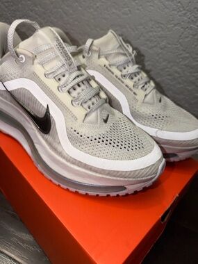 W Nike Pegasus Premium